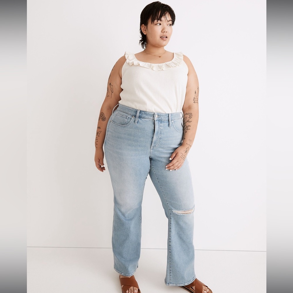 Madewell Plus 11" High-Rise Flare Jeans in Eversfield Wash: Knee-Rip Edition